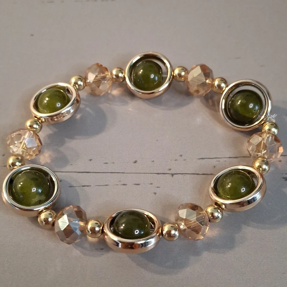 Elegant Gold & Green Beaded Bracelet Set - Picture 4 of 6